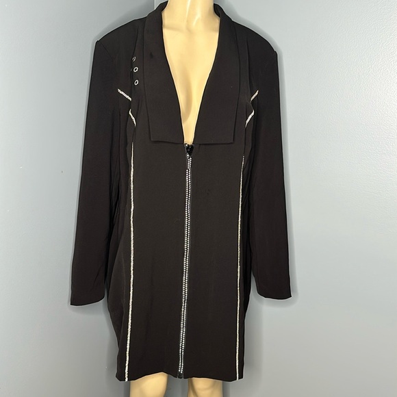 L'ATISTE Jackets & Blazers - L’ATISTE zip up rhinestone fetal blazer/dress size 1X safe pin accent blazer